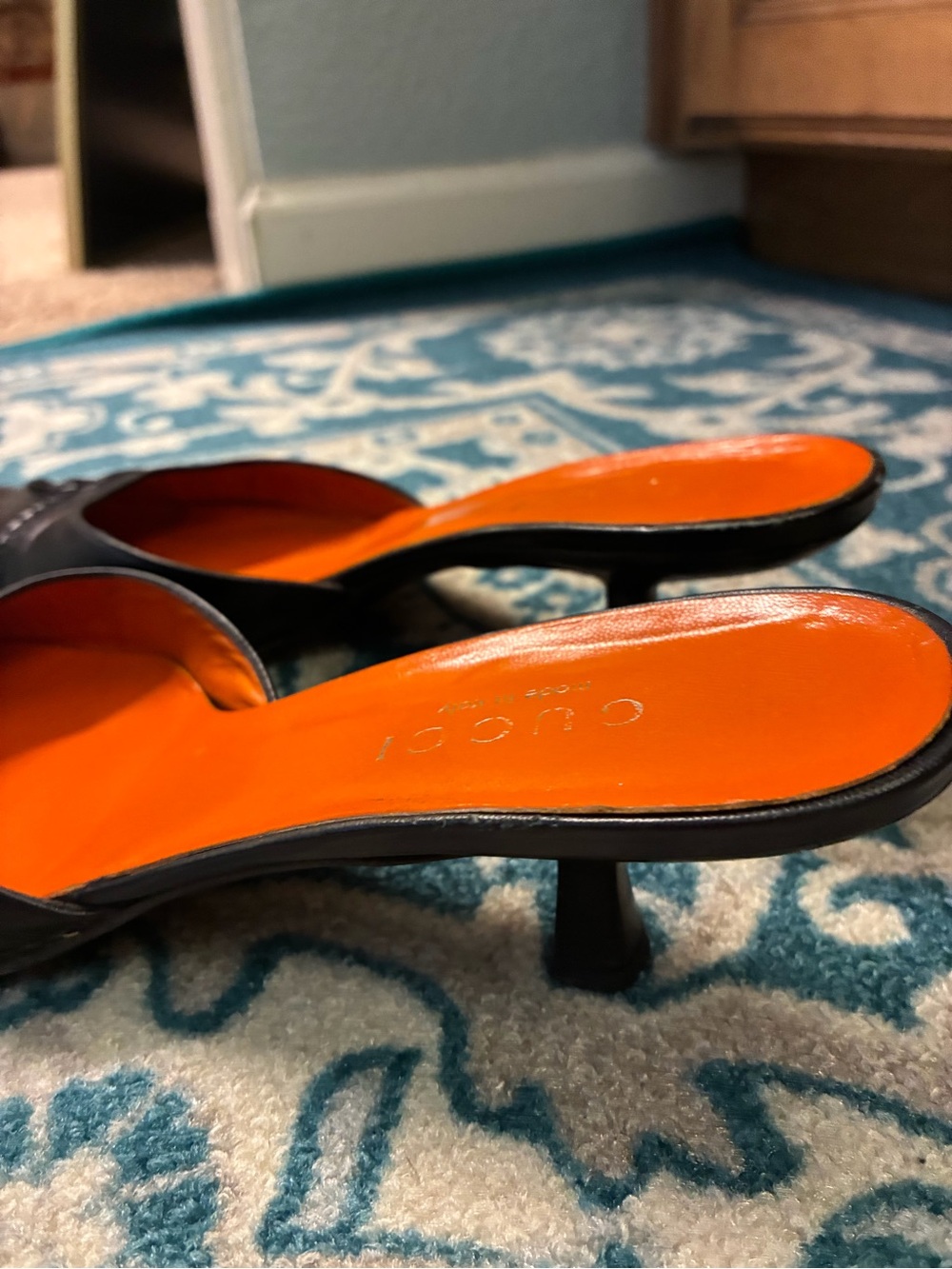 Authentic Vintage Gucci Black women’s leather slip ons. 8 1/2 - Picture 7 of 11